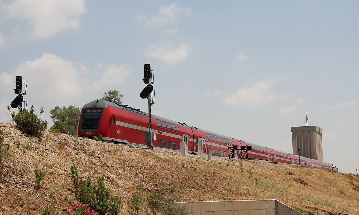 Поезда "Double-Deck Bombardier" и "IC3"