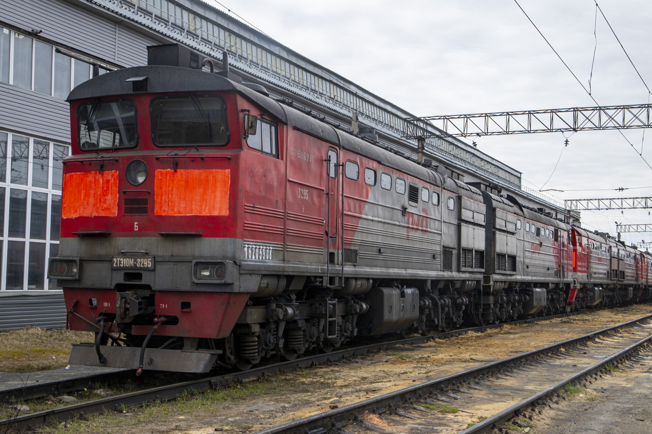 2ТЭ10М-3295