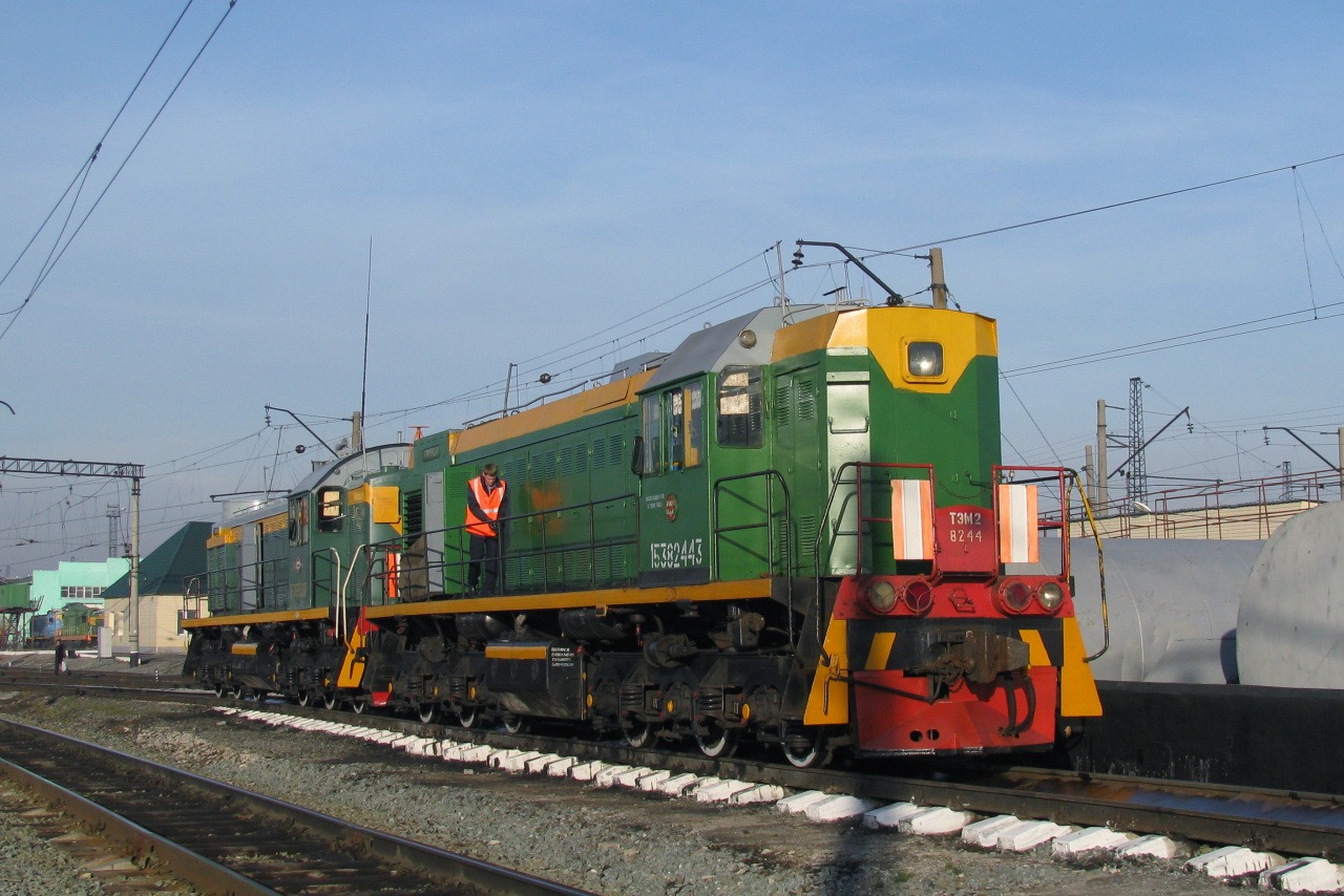 ТЭМ2У-8244