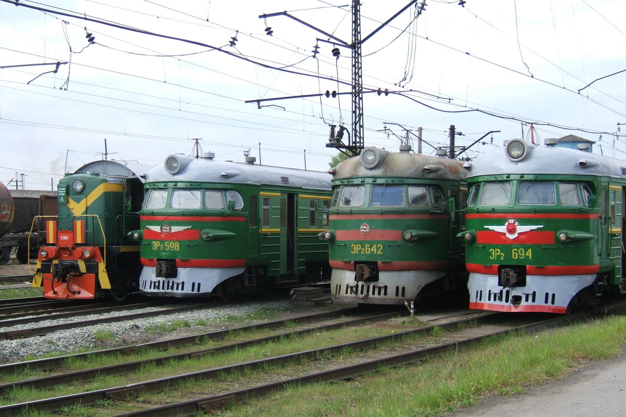 ТЭМ2-6981, ЭР2-598, ЭР2-642, ЭР2-694