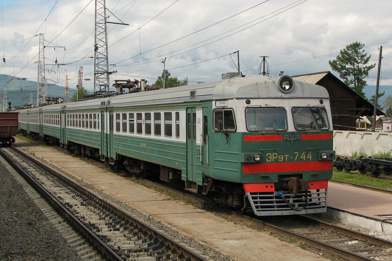 ЭР9Т-744