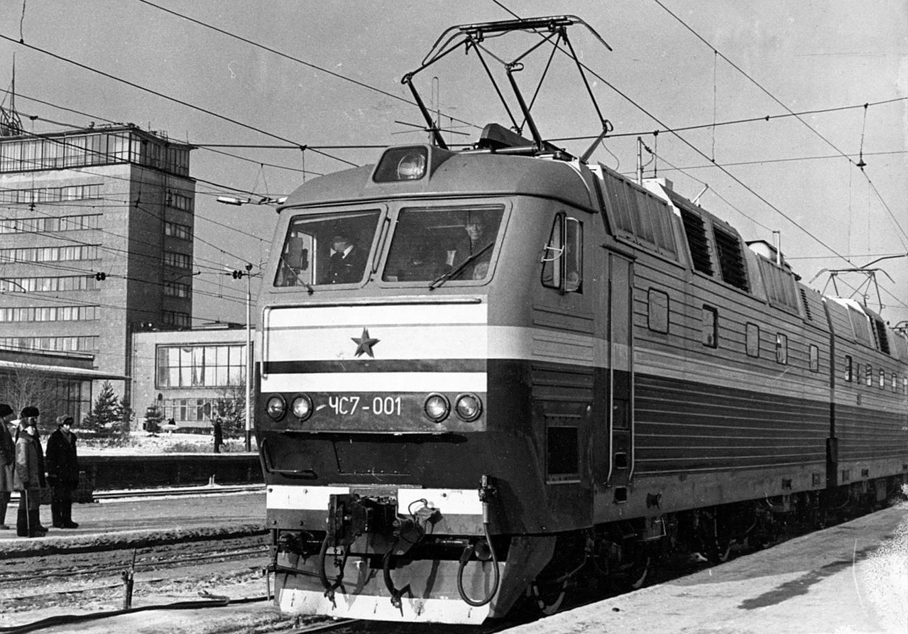 ЧС7-001