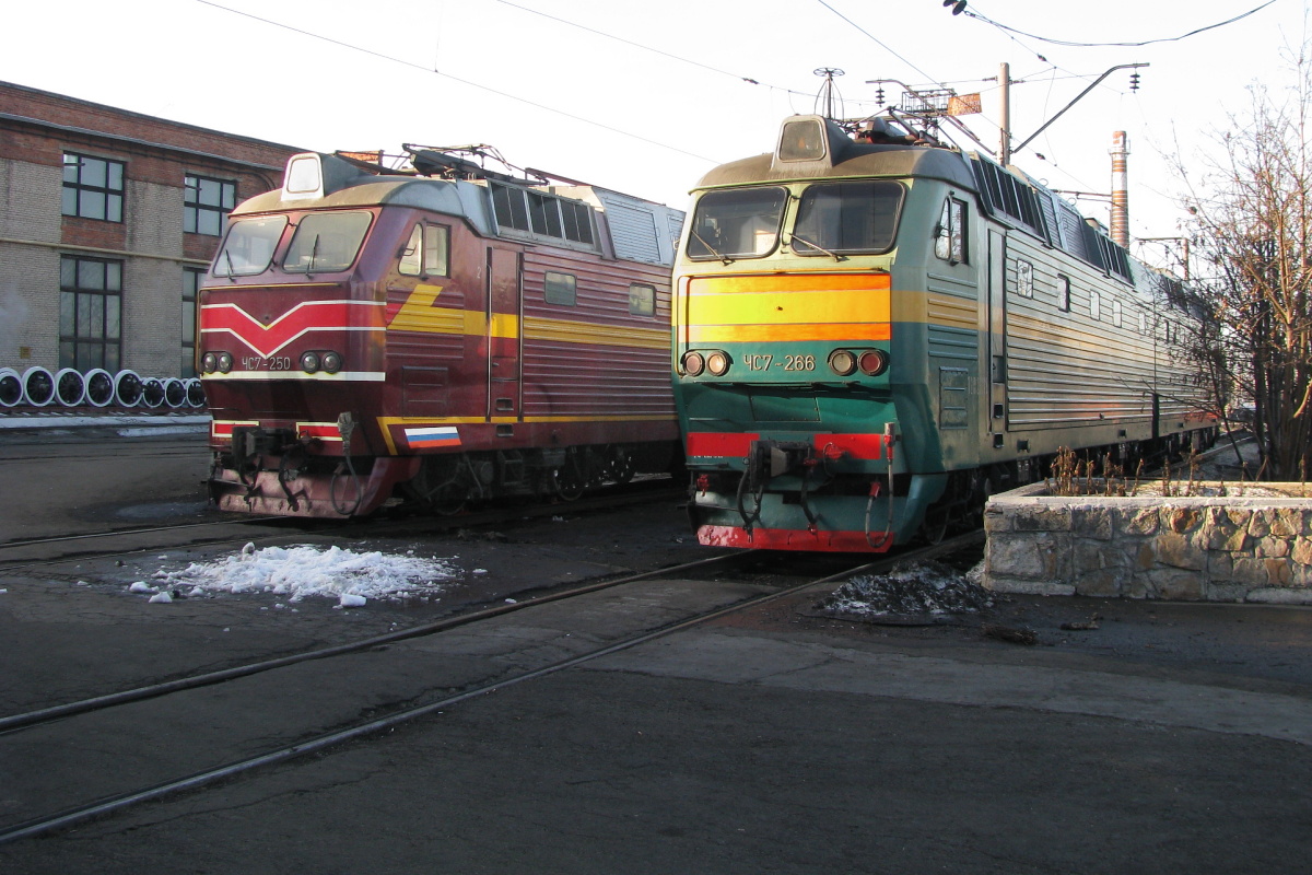 ЧС7-266