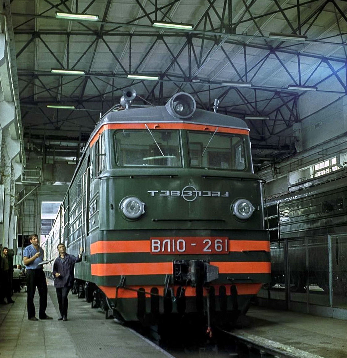 ВЛ10-261
